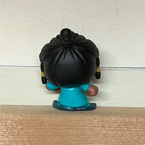 Disney Doorables Series 12 Raya from Raya and the Last Dragon - Picture 4 of 5
